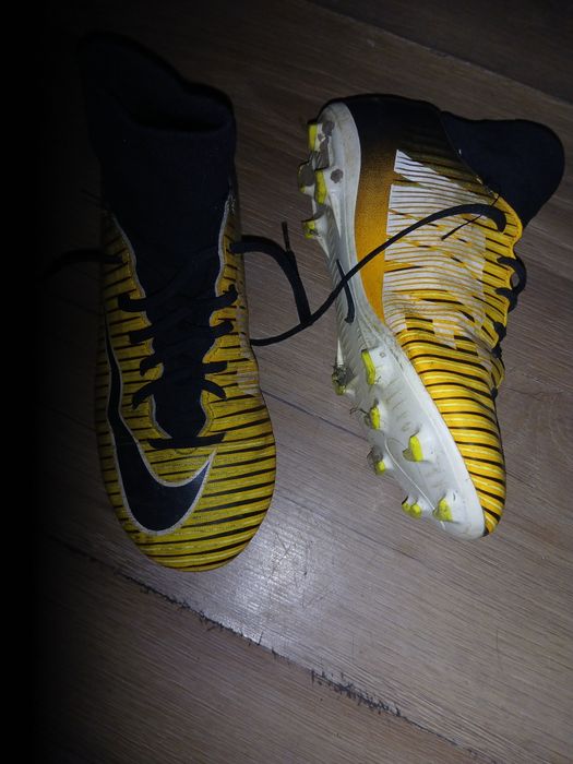 Buty piłkarskie NIKE