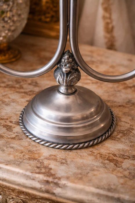 Castiçal Clássico de 3 Braços em casquinha de Prata