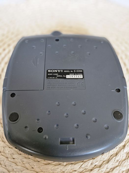 CD walkman sony D-E200