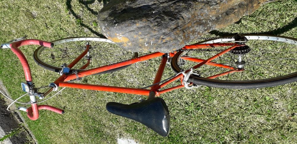 Bicicleta de corrida como nova
