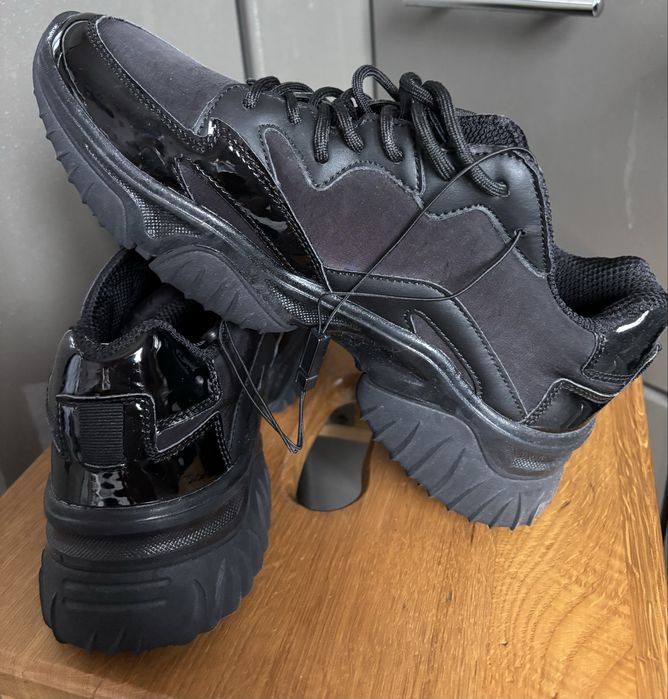 Кросівки Reserved