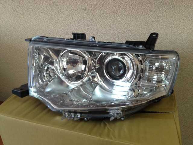 Фара Mitsubishi Pajero Sport 2009-2015 фары Паджеро Спорт 2