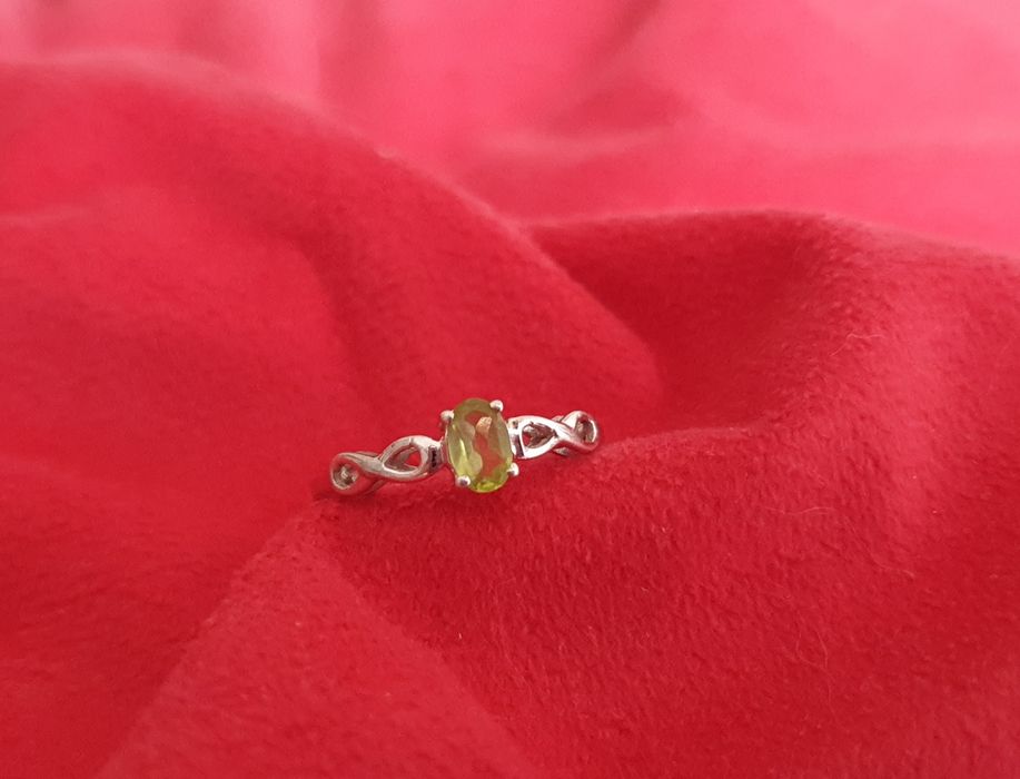 Pierścionek srebro 925 z naturalnym oliwinem perydot