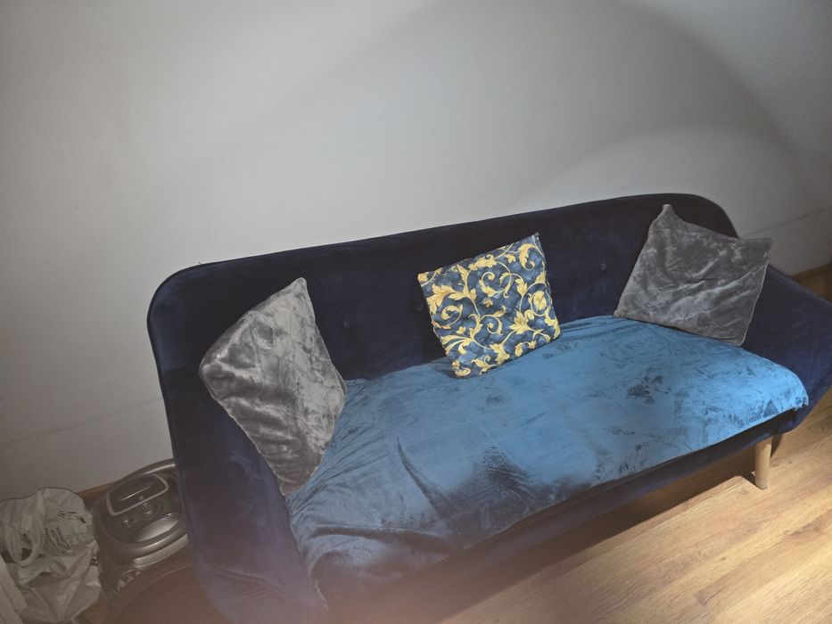 Piękna niebieska sofa 3 osobowa