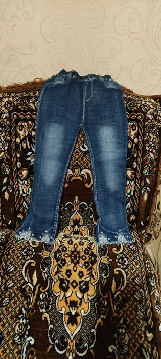 Продам  для дівчинки плаття  і штани джинси.