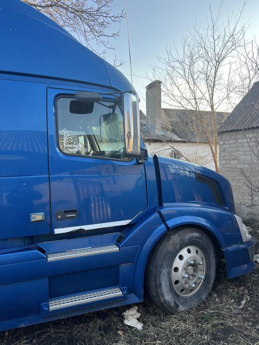 Volvo VNL 670 тягач грузовик вольво