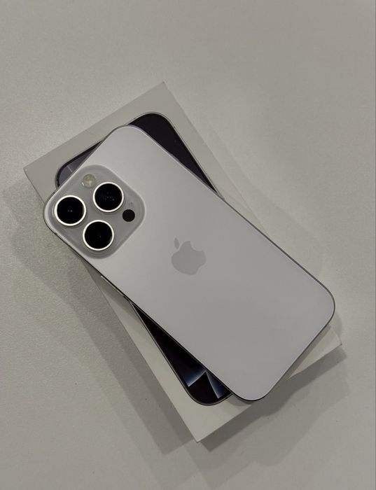 iPhone 15 Pro & AirPods Profissional 2