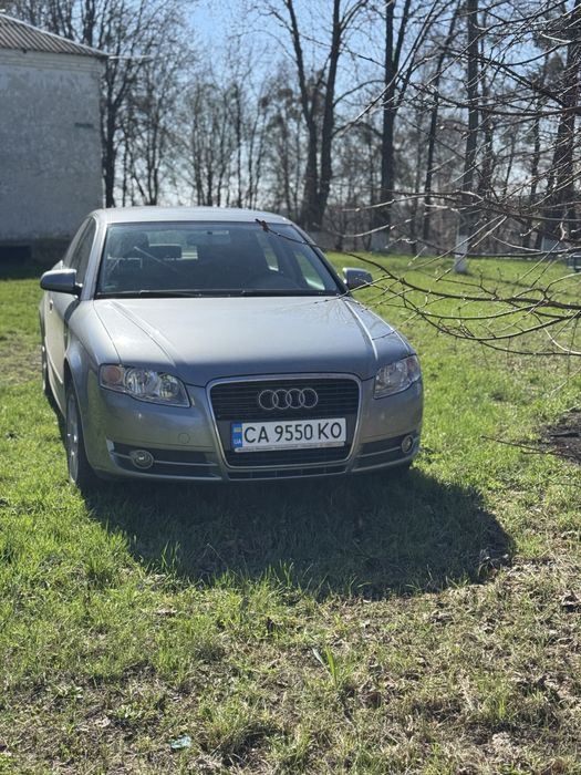 AUDI A4.