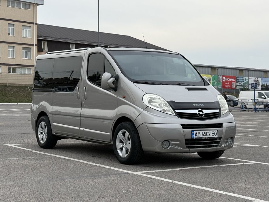 Бус Opel Vivaro 2011 Пасажир 2.0 дизель, обмін, кредит, лізинг