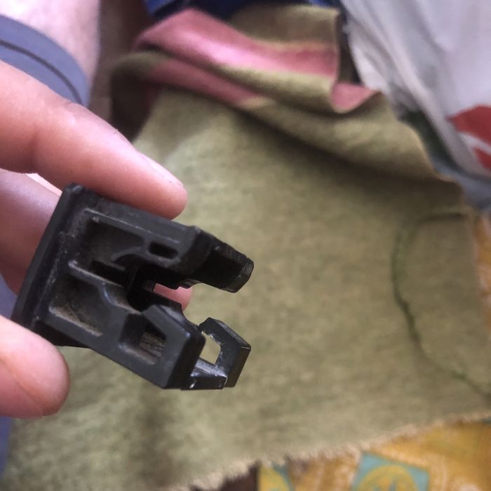 Кліпса кріплення фари 921730U000 Hyundai/Kia