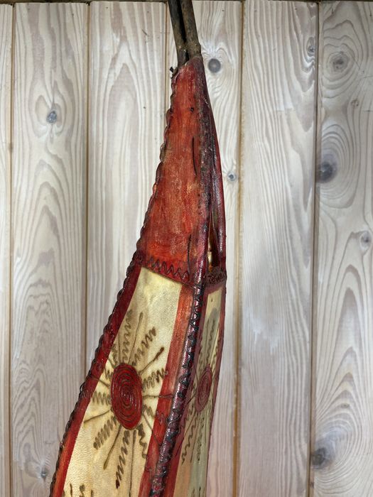 Skórzana wyszywana lampa stojąca Marokańska