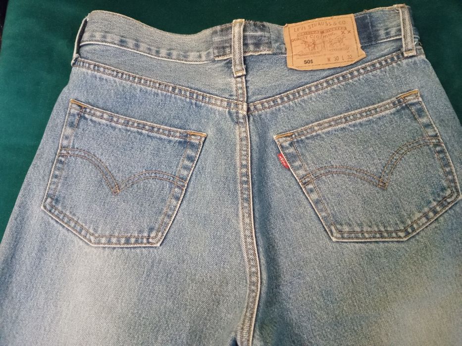 Продам нові  джинси Levi's 30/32