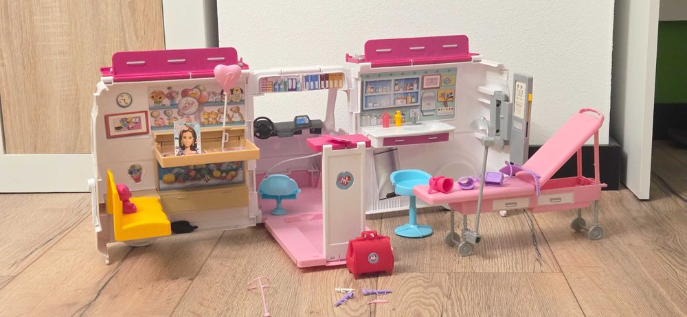 Ambulans Barbie.