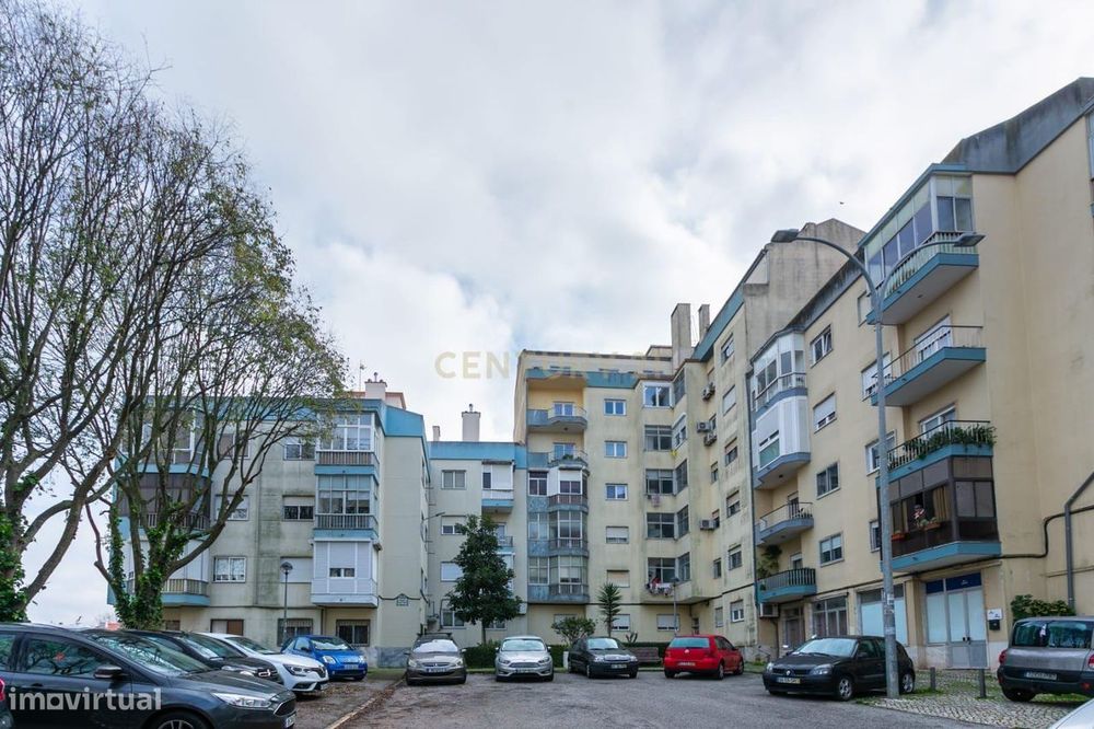 Apartamento T1 Renovado na Reboleira — Águas Livres, Lisboa