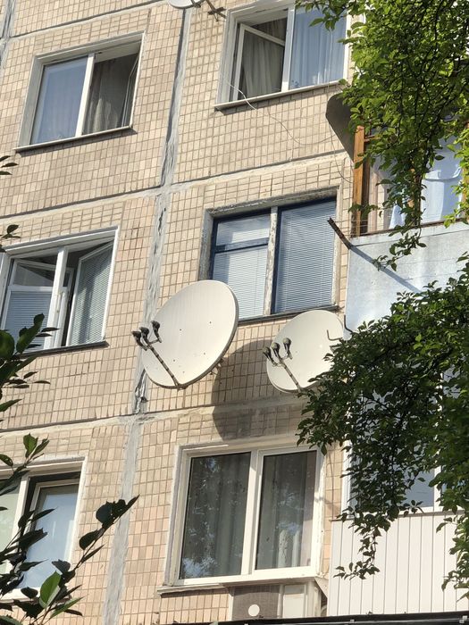 Антена супутникова
