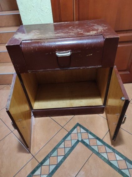 Komoda z czasów PRL