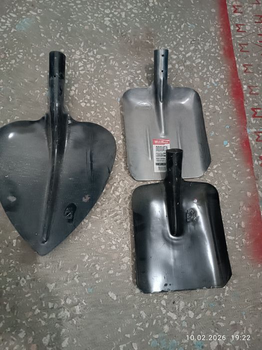 Лопати для снігу,  будівельних робі та повсякденних господарчих потреб