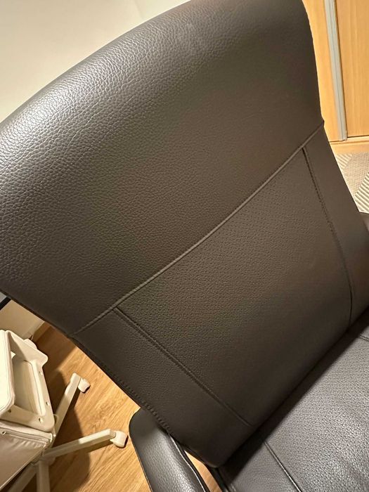 Cadeira giratória   MILLBERGET (castanho escuro)