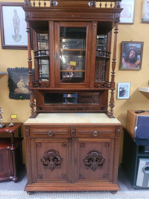 Enorme móvel antigo em madeira maciça com tampo em pedra e es