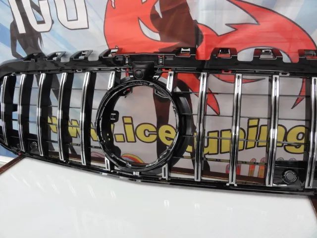 Grelha frontal em preto piano brilhante e cromado com espaço para símbolo e camera para Mercedes Classe A W177 / V177 2018-2022 Panamericana / GT-R