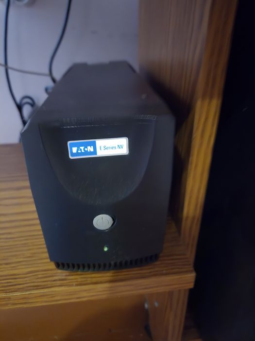 Комп'ютер та блок безперебійного живлення