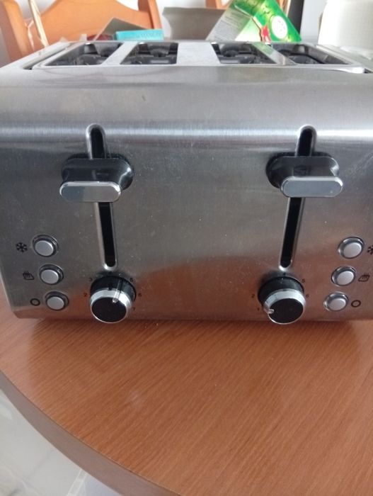 Toster na 4 kanapki