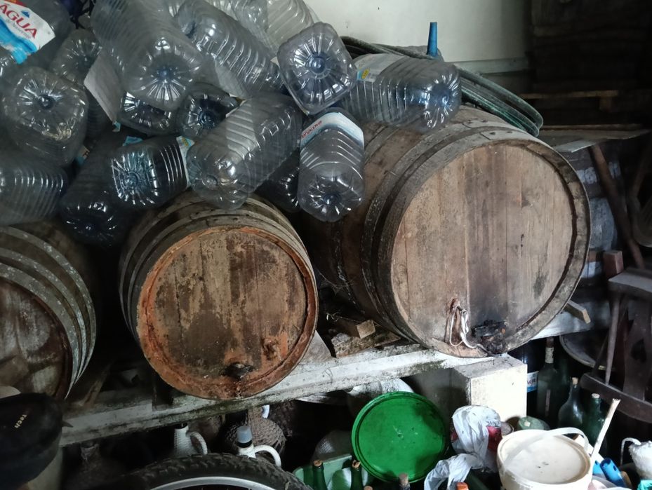 12 barris de madeira de vinho