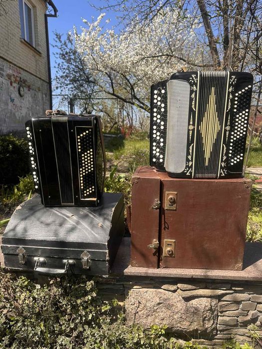 Продам баян  недорого