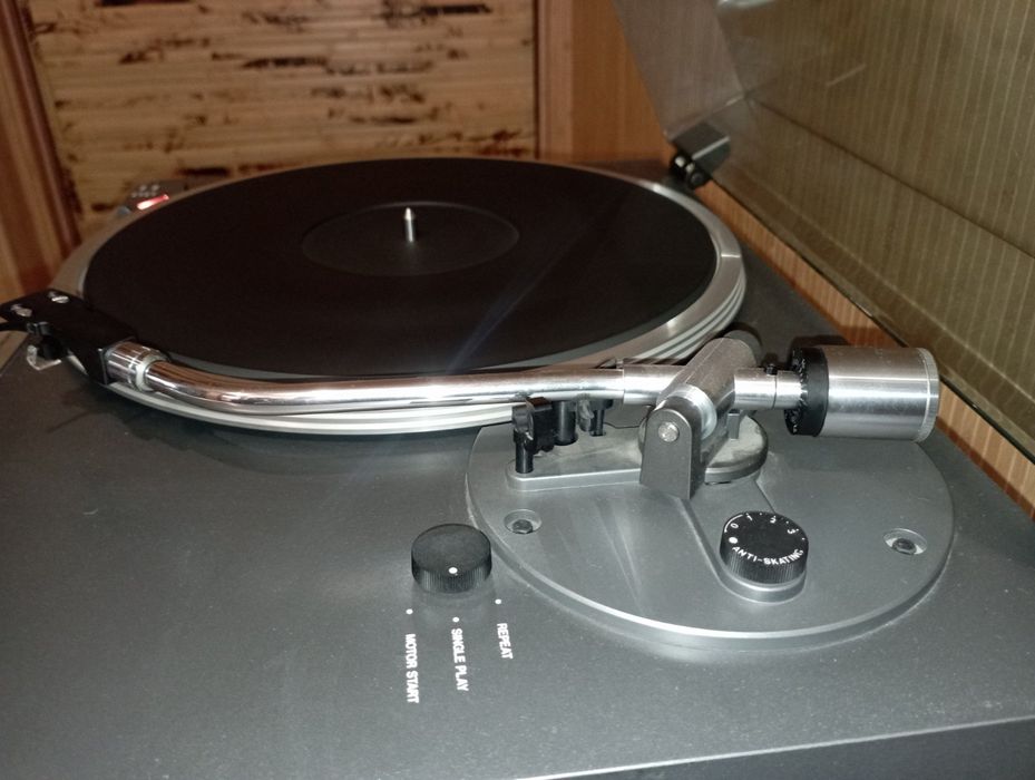 Вініловий програвач ITT HiFi 8012