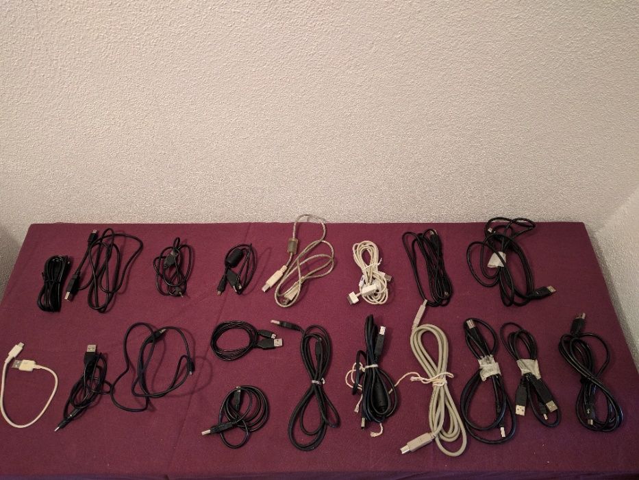 Cables: Computers, printers, power supplies, projectors, USB, etc438006919296471041