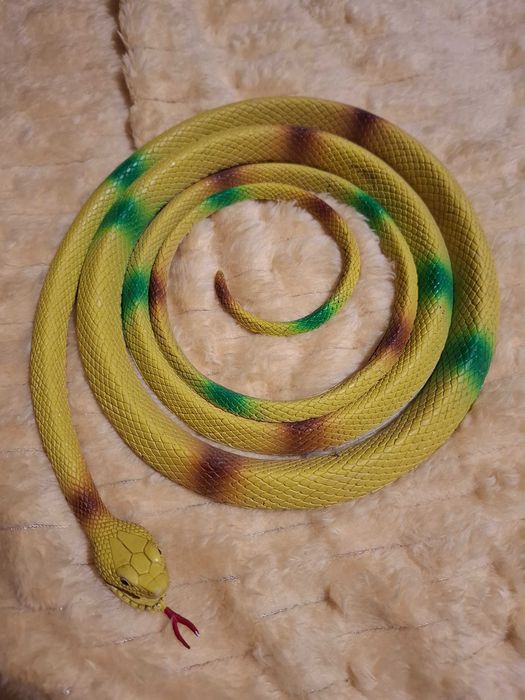 Cobra de borracha dura