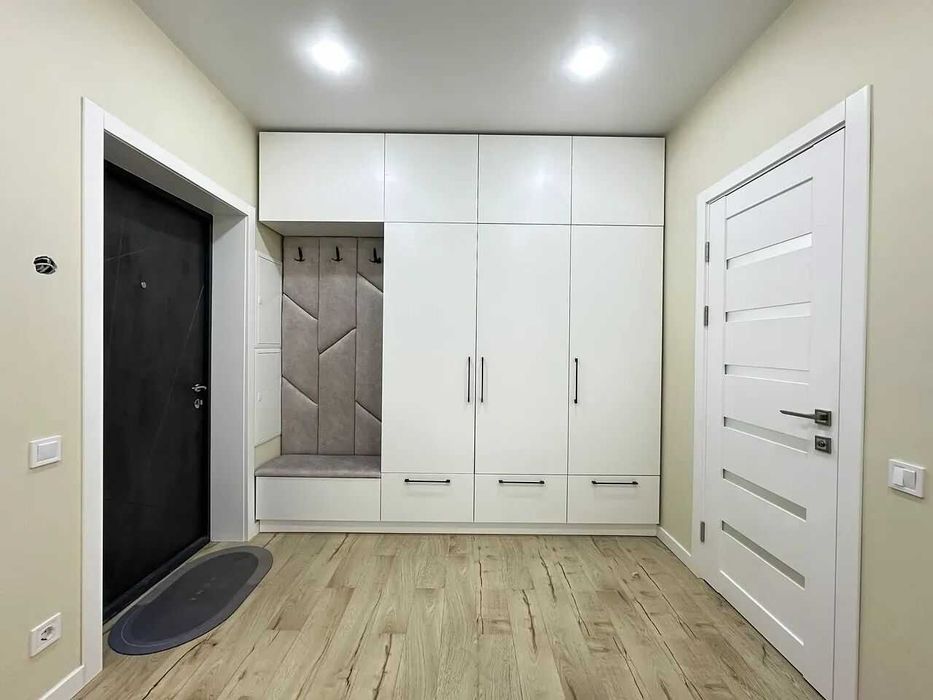 Продається стильна видова 2к. квартира в самому серці Яремче!