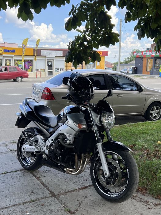 Suzuki gsr 400.