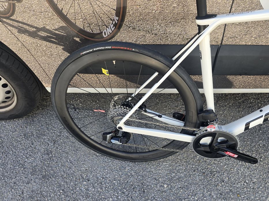 Bicicleta de carbono com axs e rodas  carbono