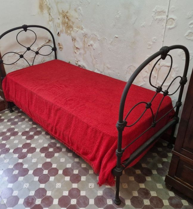 Cama Antiga em Ferro