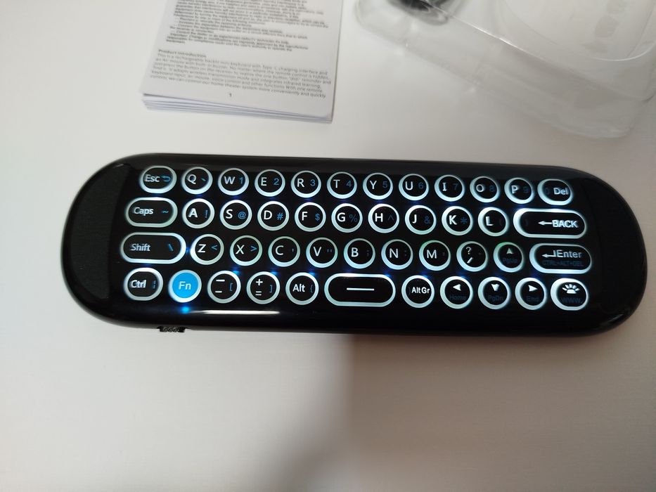 Bezprzewodowy Pilot multimedialny podświetlany.