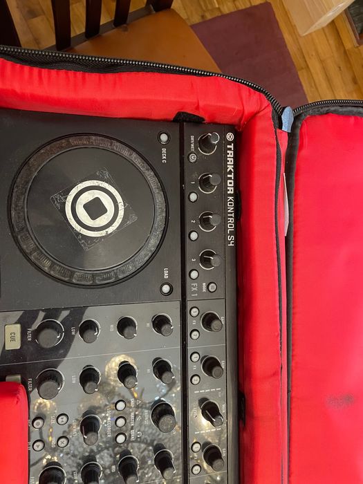 Traktor S4 primeira versão
