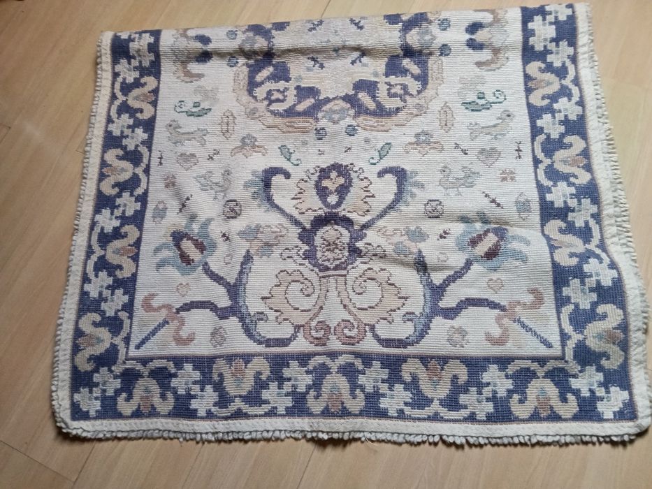 Tapete de Arraiolos genuíno como novo tem 1,73 x 1,13cm pagamento em numerário zona Amadora/Queluz
