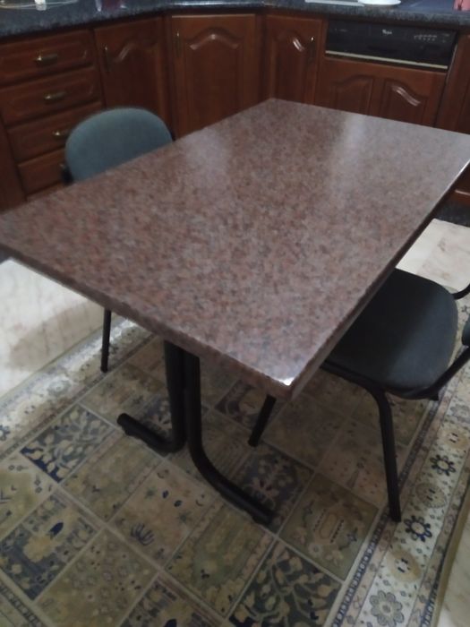 Mesa com 4 cadeiras