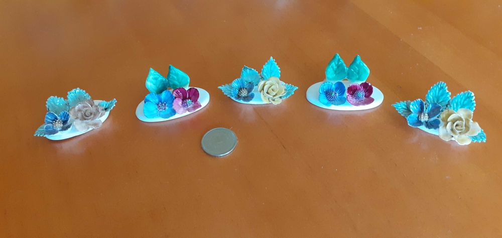 Na prezent. Stojaki porcelanowe na wizytowki, imie, tytuł.