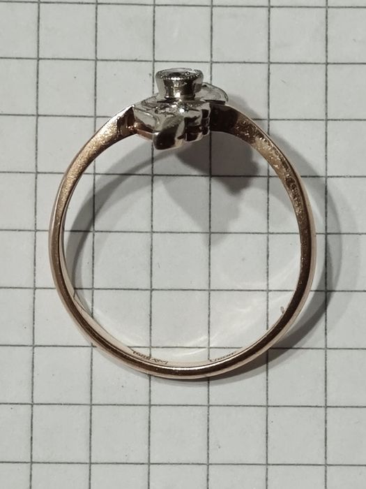 Золота каблучка, з діамантами 0.32ct, 585 проба.