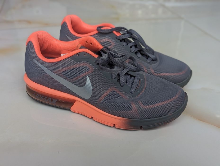 Nike кросівки 26 см.  стан нових