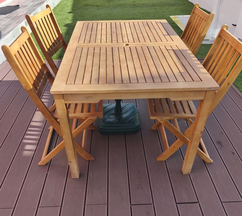 Mesa de jardim de madeira
