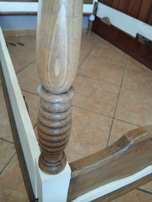 Cama Solteiro Antiga e Restaurada