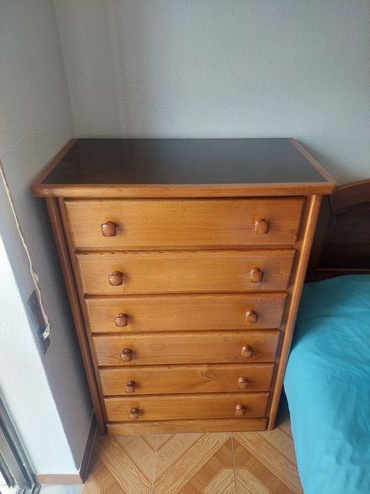 Cómoda madeira maciça