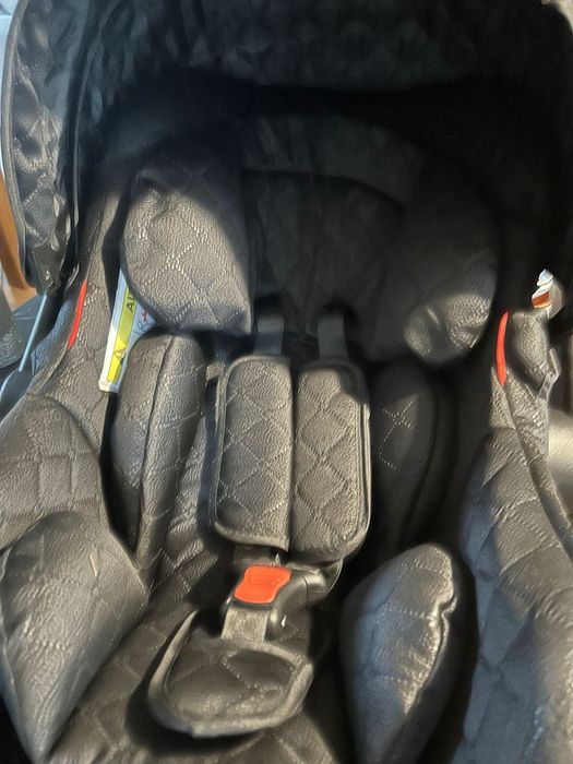 Nowy fotelik samochodowy, nosidełko