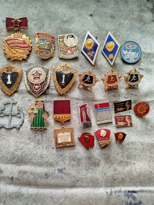 Значки. Одним лотом. Договорная.