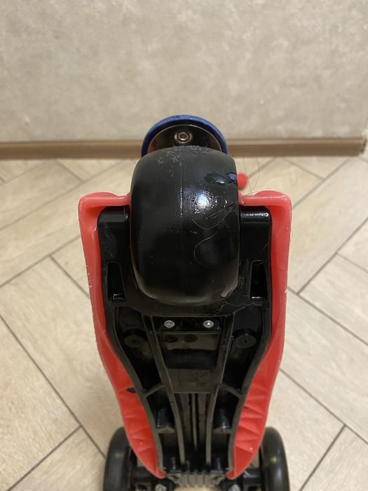Самокат Micro Maxi Deluxe Glow Led Plus 3-х колесный Красный