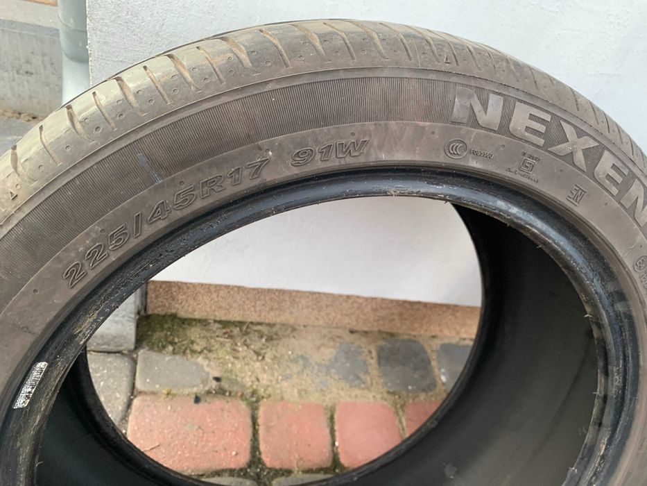 Dwie opony Letnie 225/45 R17 Nexen, stan bardzo dobry