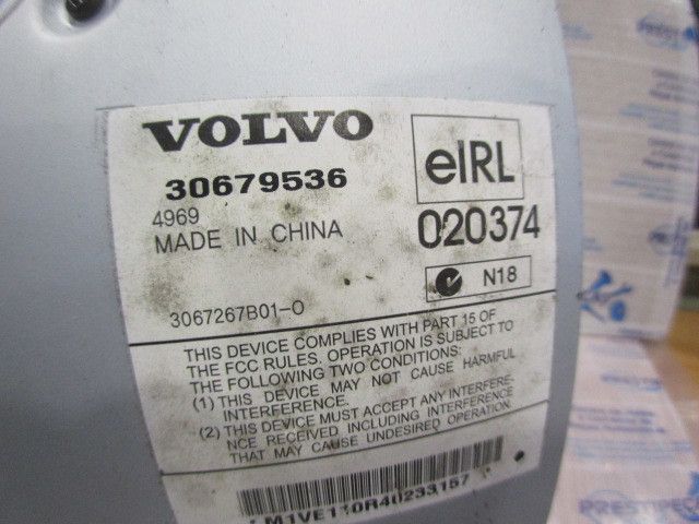 Amplificador de colunas VOLVO V50 (MW)